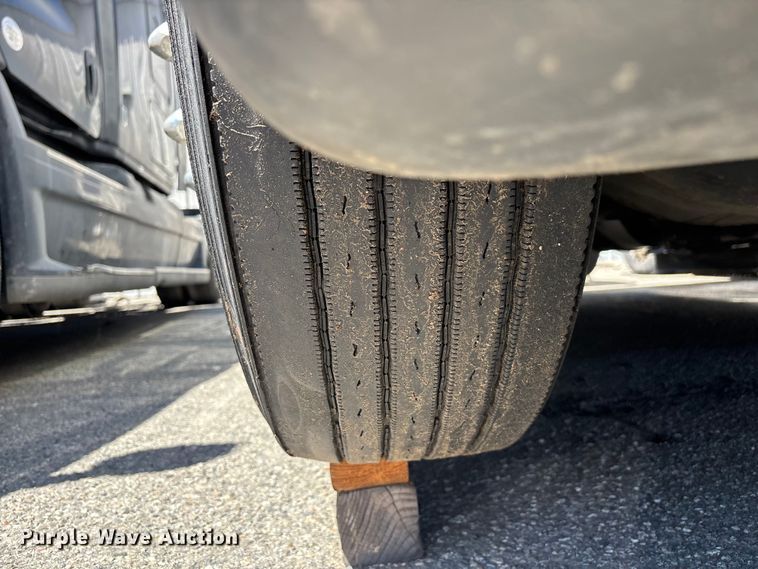 image for item YA3629 2019 International LT625 semi truck