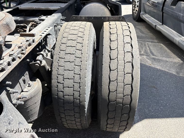 image for item YA3629 2019 International LT625 semi truck