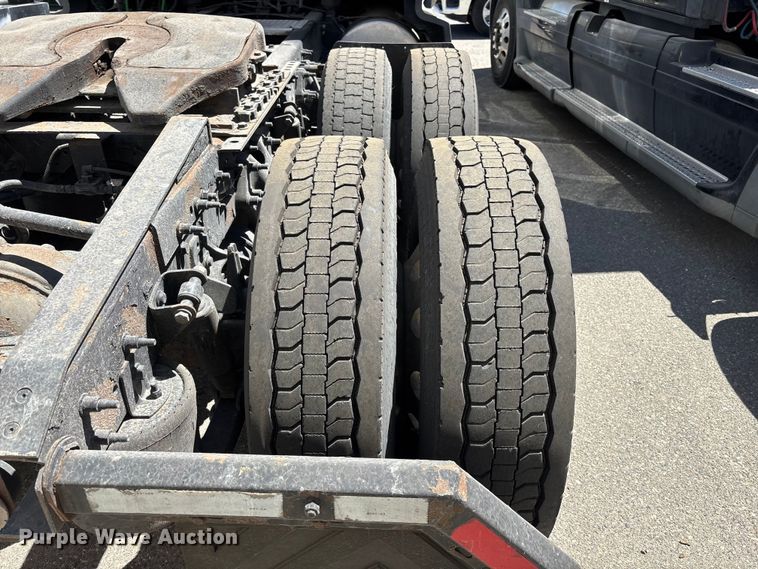 image for item YA3629 2019 International LT625 semi truck