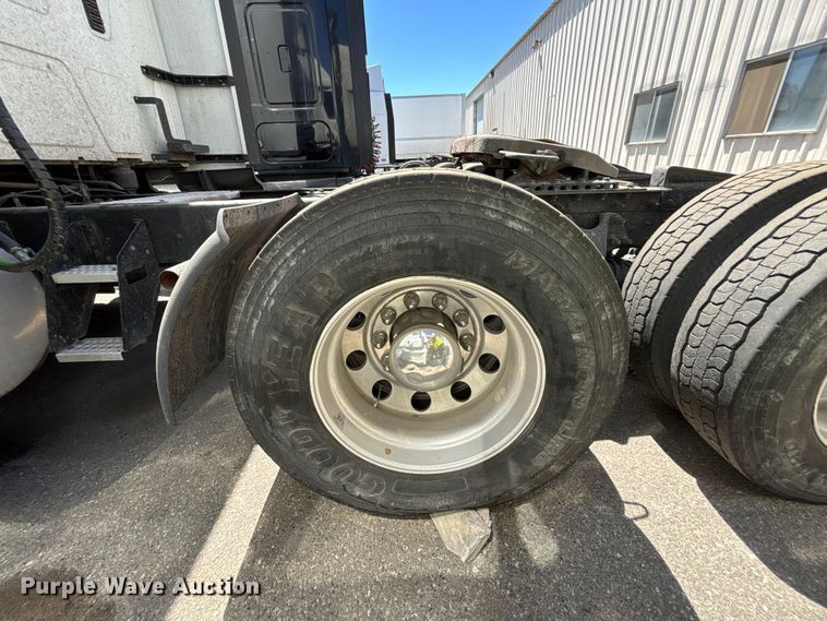 image for item YA3629 2019 International LT625 semi truck