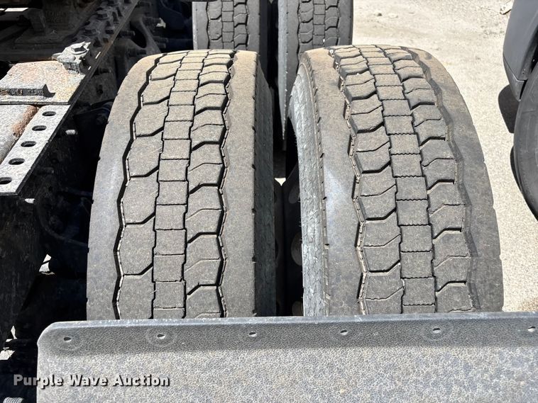 image for item YA3629 2019 International LT625 semi truck