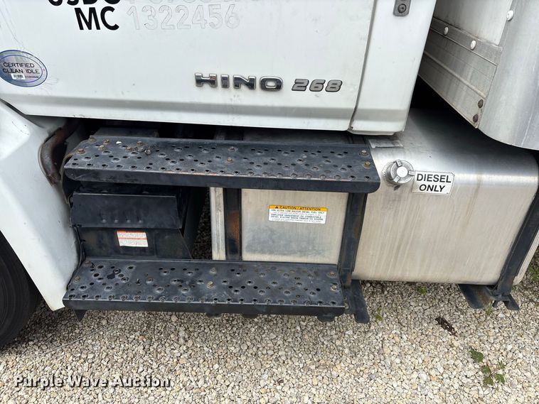 image for item YA3647 2019 Hino 268 box truck