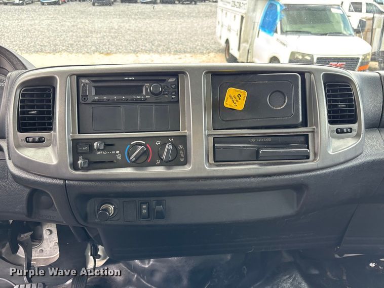image for item YA3647 2019 Hino 268 box truck