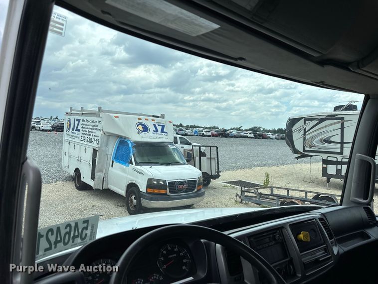 image for item YA3647 2019 Hino 268 box truck