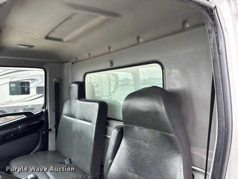 image for item YA3647 2019 Hino 268 box truck