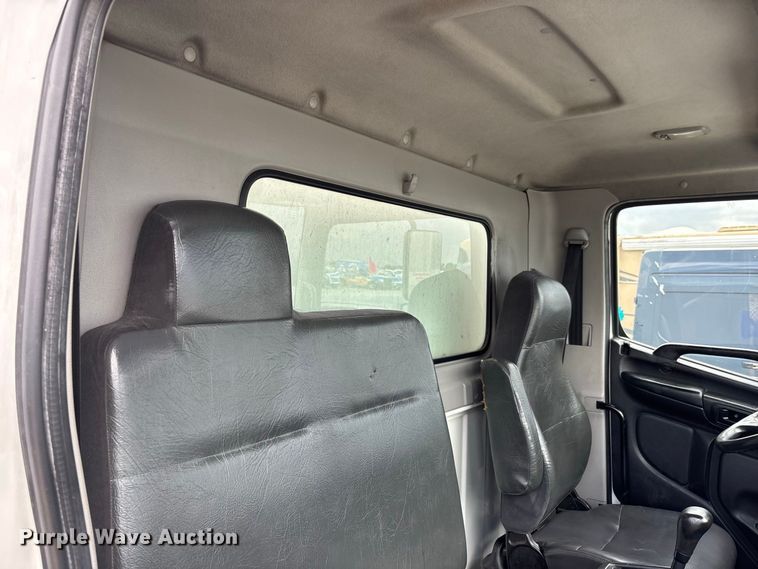 image for item YA3647 2019 Hino 268 box truck