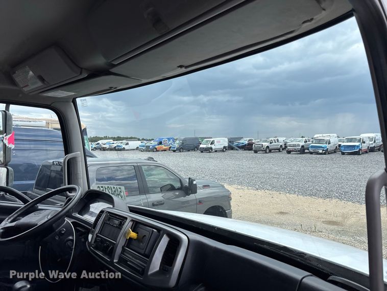 image for item YA3647 2019 Hino 268 box truck