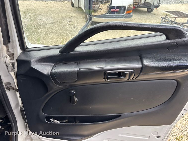 image for item YA3647 2019 Hino 268 box truck
