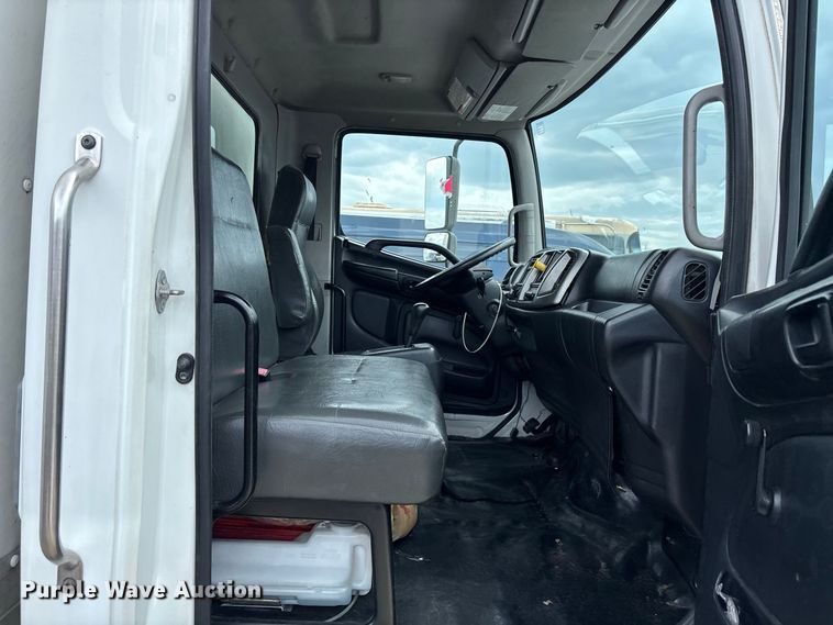 image for item YA3647 2019 Hino 268 box truck