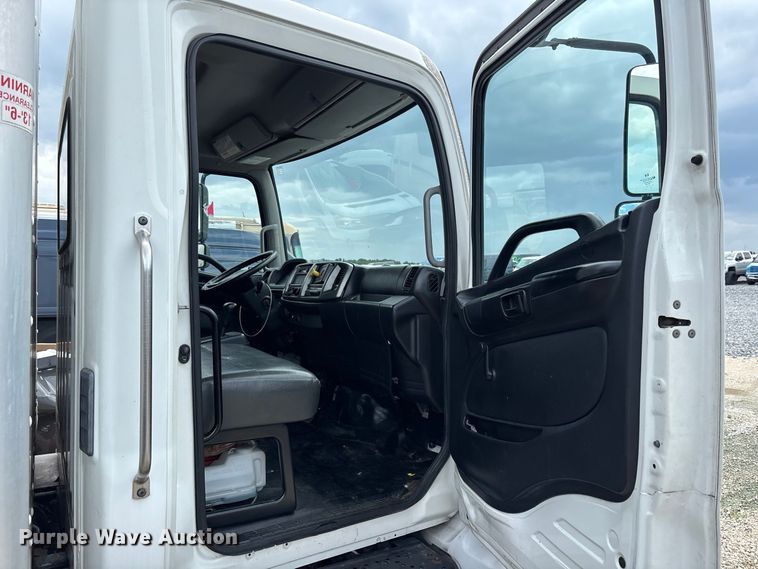 image for item YA3647 2019 Hino 268 box truck