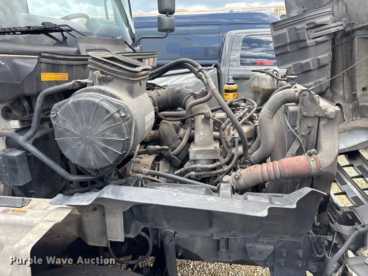 image for item YA3647 2019 Hino 268 box truck