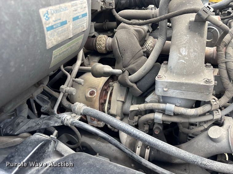 image for item YA3647 2019 Hino 268 box truck