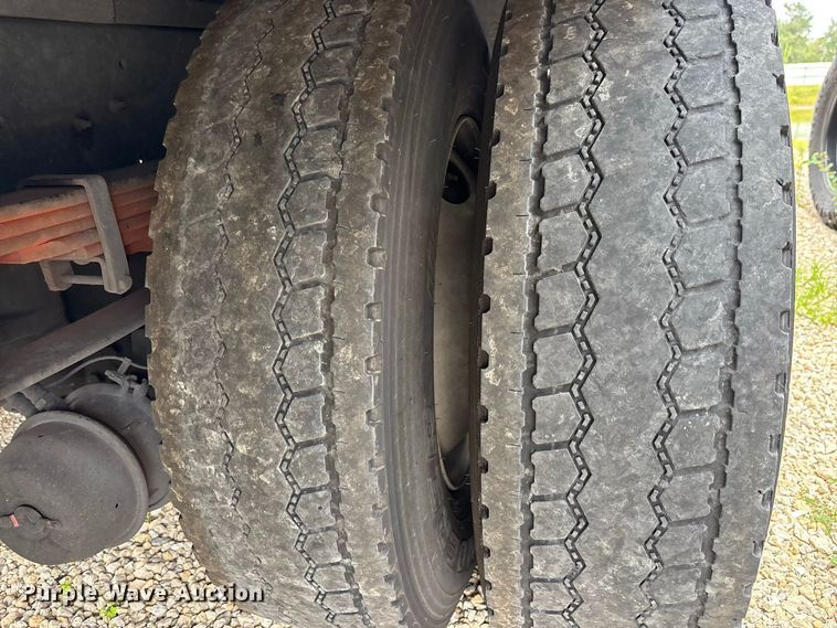image for item YA3647 2019 Hino 268 box truck