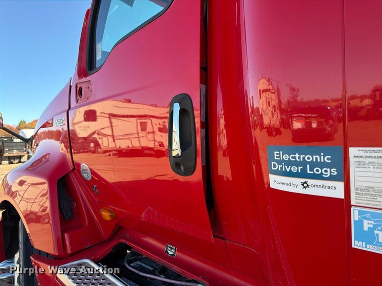 image for item YA3837 2018 International LT625 semi truck