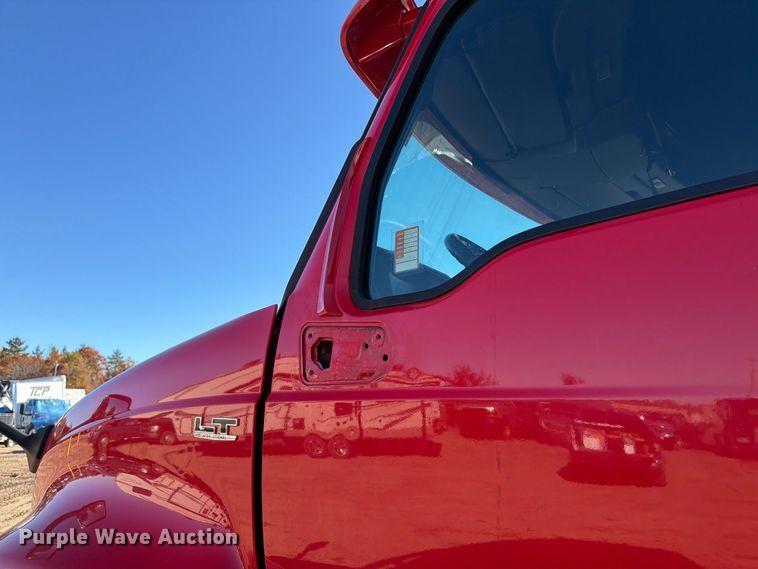 image for item YA3837 2018 International LT625 semi truck