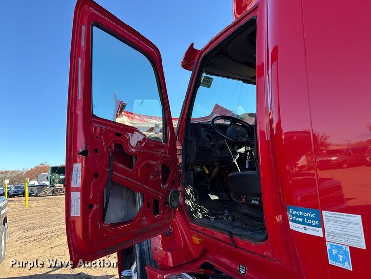 image for item YA3837 2018 International LT625 semi truck