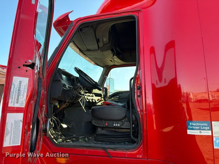 image for item YA3837 2018 International LT625 semi truck
