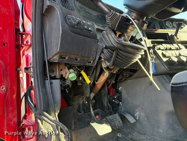 image for item YA3837 2018 International LT625 semi truck