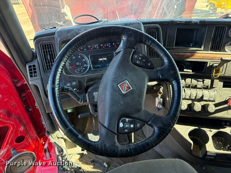 image for item YA3837 2018 International LT625 semi truck