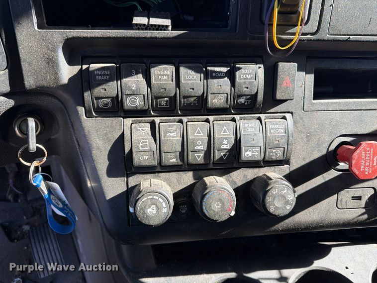 image for item YA3837 2018 International LT625 semi truck