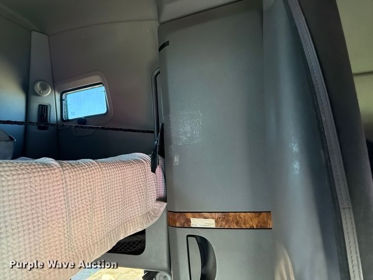 image for item YA3837 2018 International LT625 semi truck