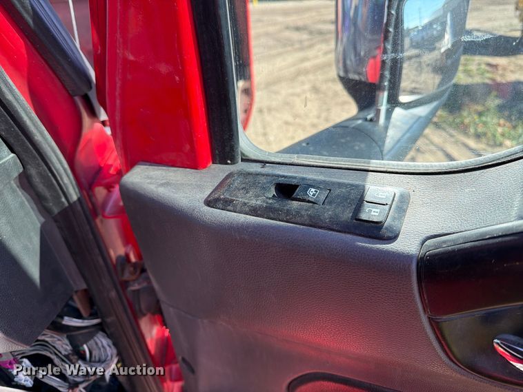 image for item YA3837 2018 International LT625 semi truck