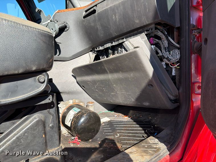 image for item YA3837 2018 International LT625 semi truck