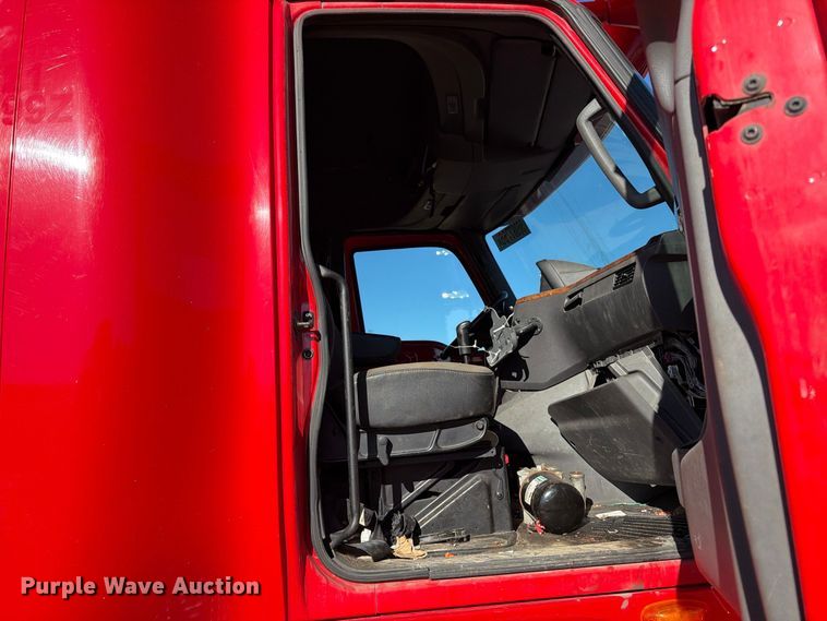image for item YA3837 2018 International LT625 semi truck