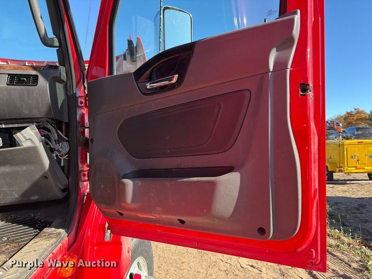 image for item YA3837 2018 International LT625 semi truck
