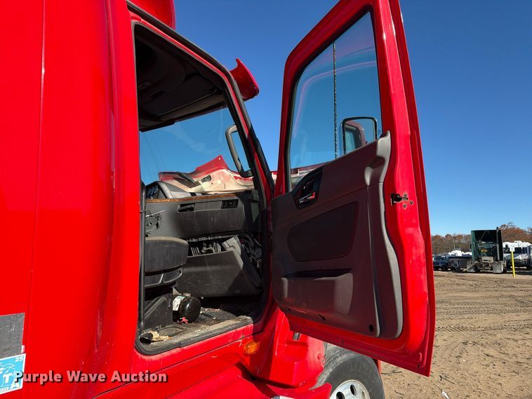 image for item YA3837 2018 International LT625 semi truck