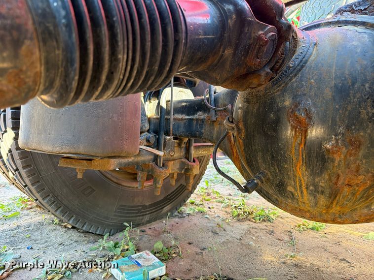 image for item YA3837 2018 International LT625 semi truck