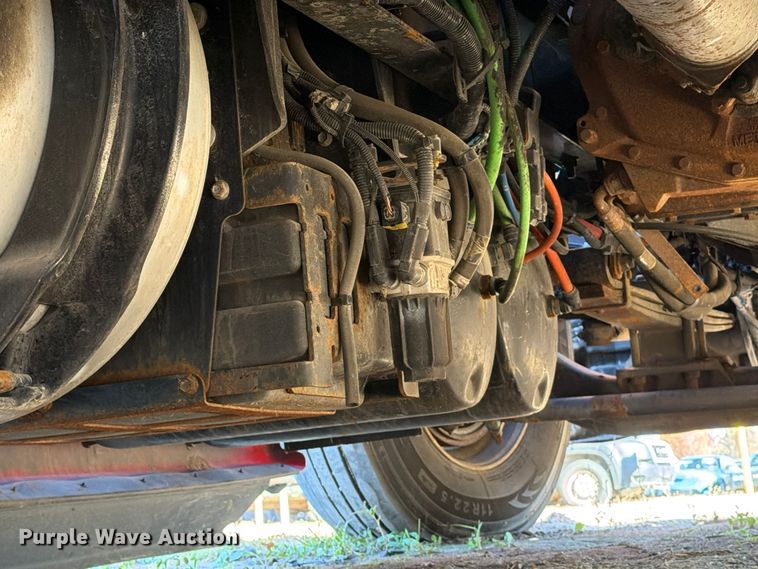 image for item YA3837 2018 International LT625 semi truck