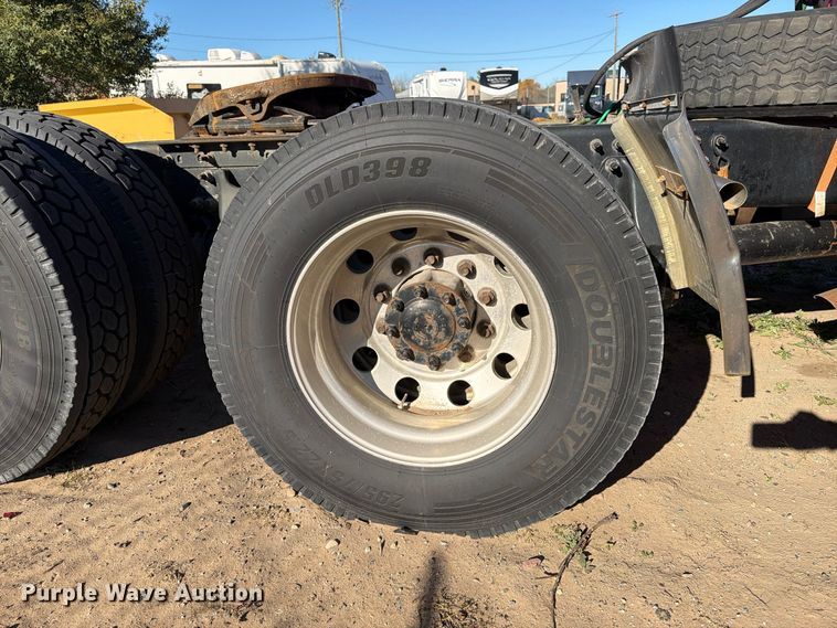 image for item YA3837 2018 International LT625 semi truck