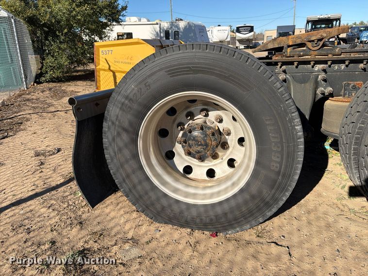 image for item YA3837 2018 International LT625 semi truck