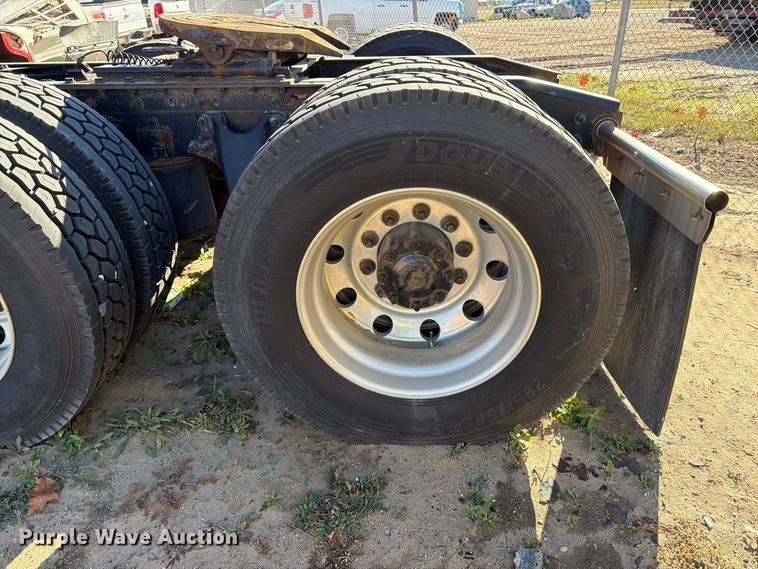 image for item YA3837 2018 International LT625 semi truck