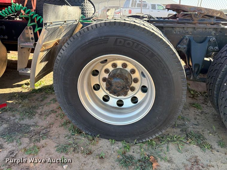 image for item YA3837 2018 International LT625 semi truck