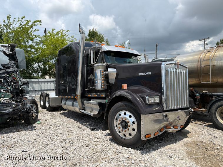 image for item YA4192 2018 Kenworth W900 glider kit semi truck