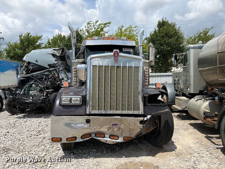 image for item YA4192 2018 Kenworth W900 glider kit semi truck