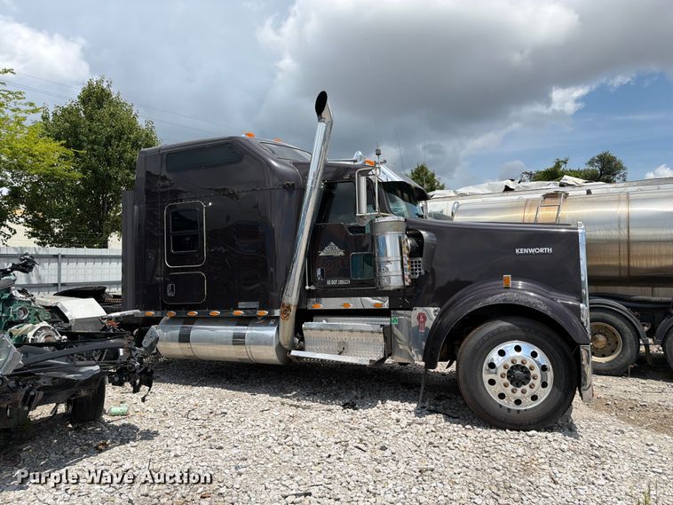 image for item YA4192 2018 Kenworth W900 glider kit semi truck