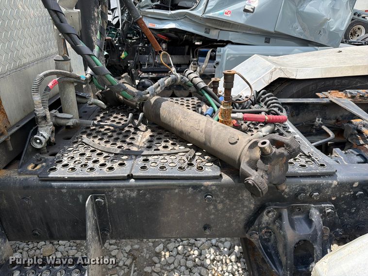 image for item YA4192 2018 Kenworth W900 glider kit semi truck