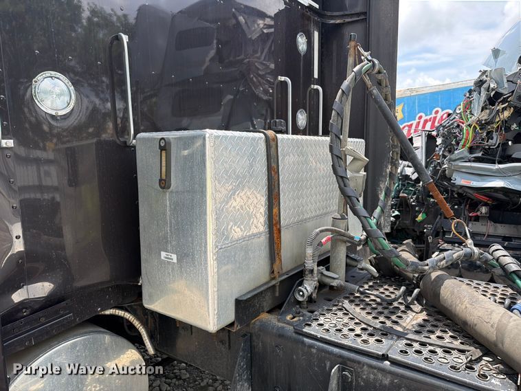 image for item YA4192 2018 Kenworth W900 glider kit semi truck