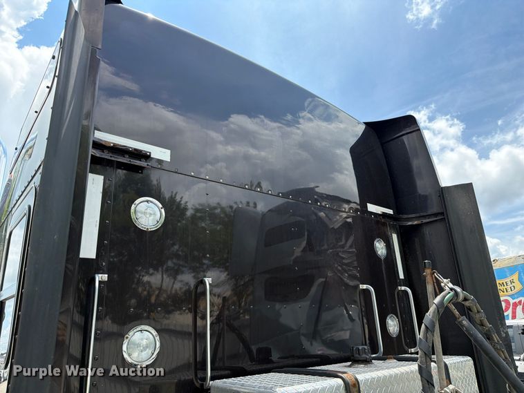 image for item YA4192 2018 Kenworth W900 glider kit semi truck
