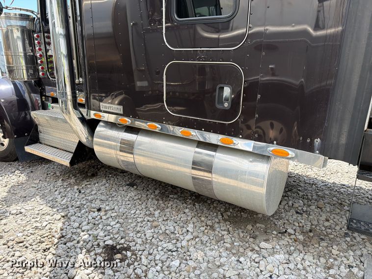 image for item YA4192 2018 Kenworth W900 glider kit semi truck