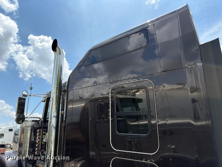 image for item YA4192 2018 Kenworth W900 glider kit semi truck