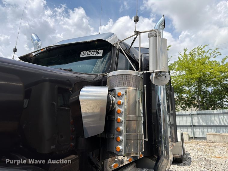 image for item YA4192 2018 Kenworth W900 glider kit semi truck
