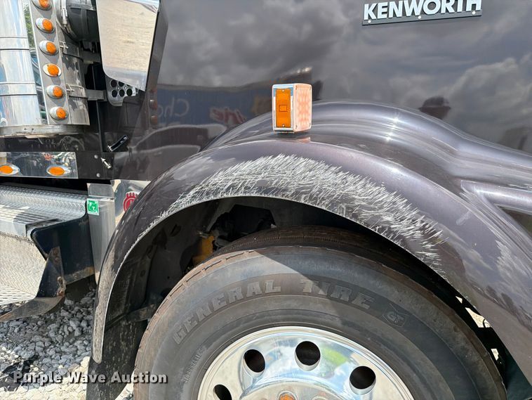 image for item YA4192 2018 Kenworth W900 glider kit semi truck