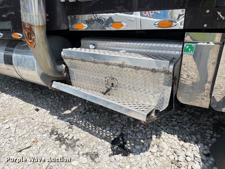 image for item YA4192 2018 Kenworth W900 glider kit semi truck