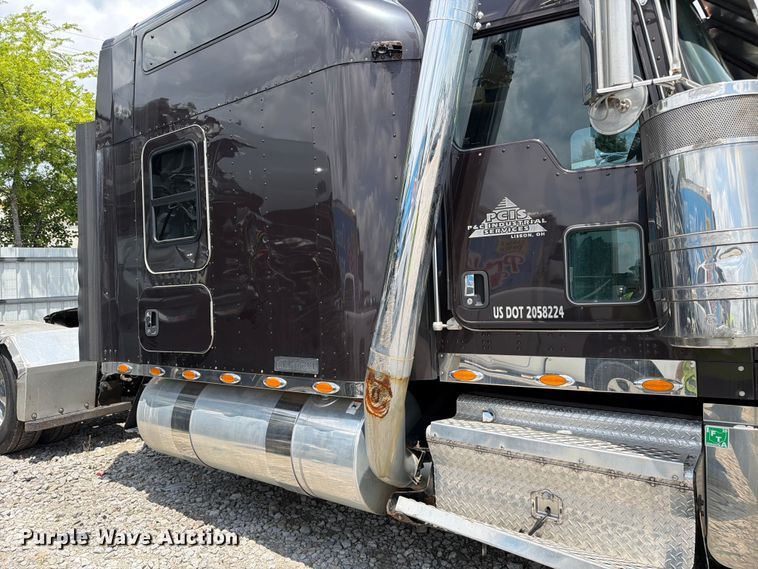 image for item YA4192 2018 Kenworth W900 glider kit semi truck