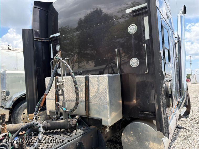 image for item YA4192 2018 Kenworth W900 glider kit semi truck