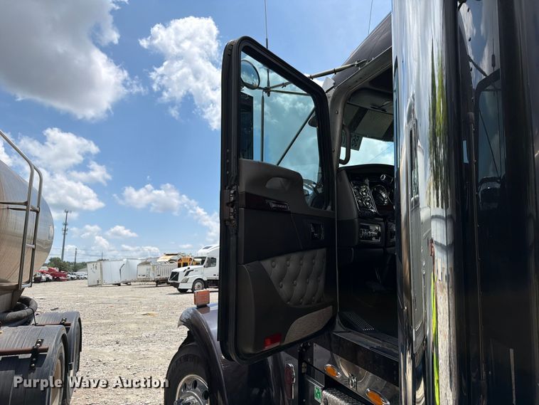 image for item YA4192 2018 Kenworth W900 glider kit semi truck